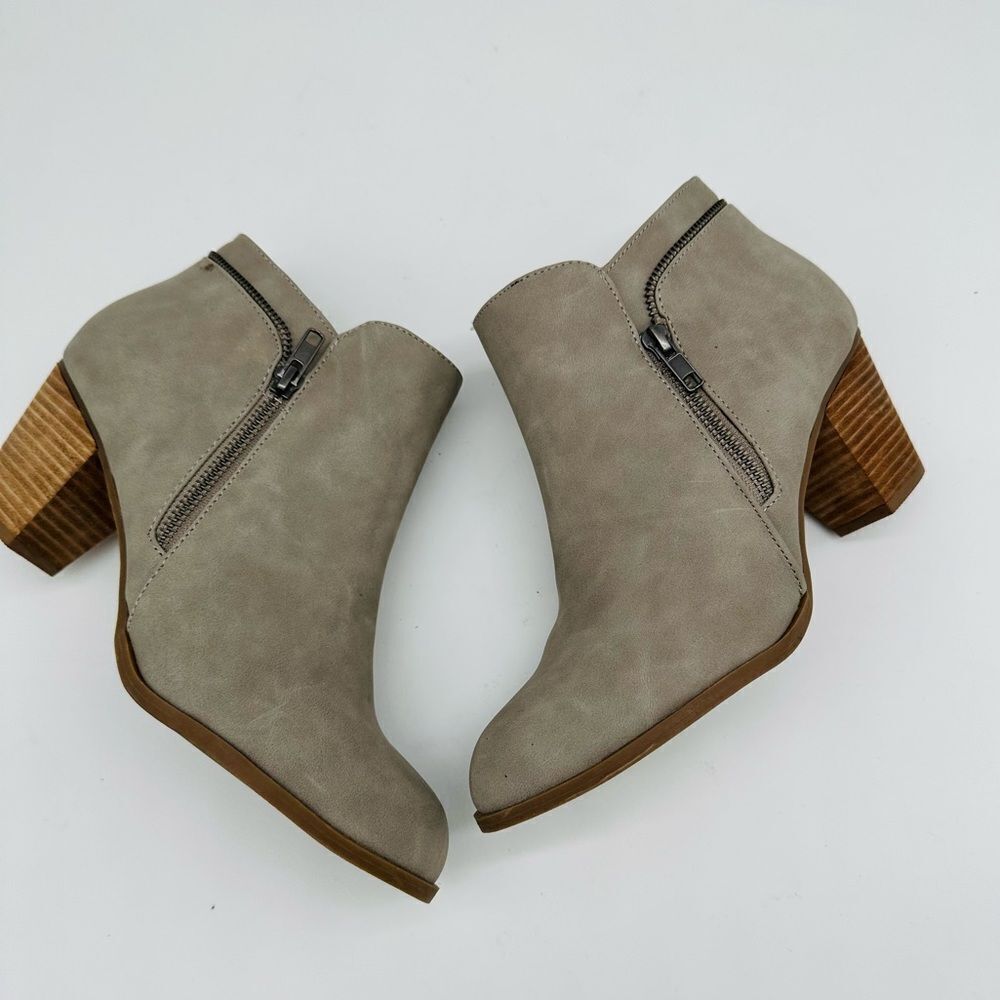 Report Footwear Women's Zipper Faux Leather Upper Corra Booties